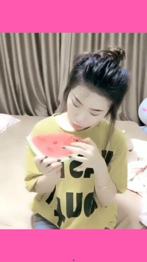 女人吃瓜的游戏