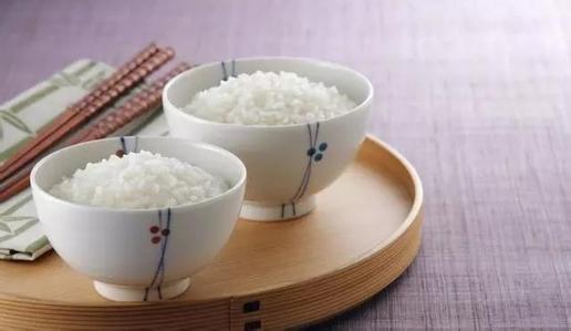 吃瓜喝茶水好吗,吃瓜喝茶水，健康养生两不误