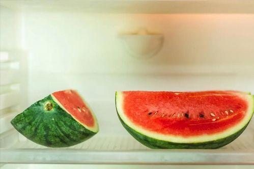 吃西瓜连瓜带皮吃,西瓜皮也能吃？探索连瓜带皮吃西瓜的独特风味