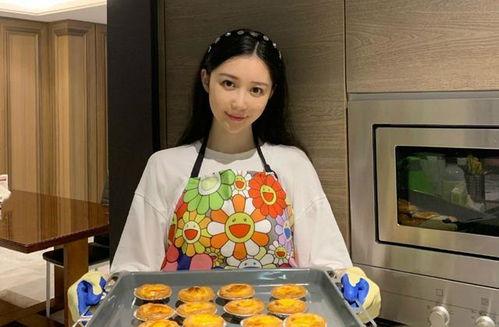 空姐拍吃瓜,空姐镜头下的吃瓜瞬间