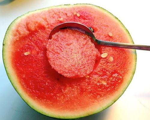 吃瓜小勺子吃的说说图片,吃瓜小勺子的趣味瞬间