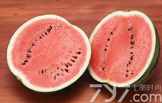 夫妻吃瓜吐籽,甜蜜吐籽，生活甜蜜如蜜