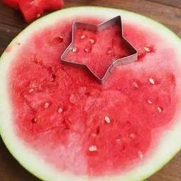 夫妻吃瓜吐籽,甜蜜吐籽，生活甜蜜如蜜