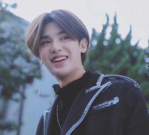 吃瓜顶流男团,揭秘吃瓜顶流男团的魅力与风采