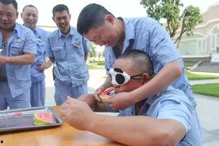 外国吃瓜群众搞笑,笑料百出，揭秘全球奇闻异事