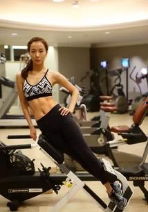 女腹肌吃瓜,揭秘女性健身之美