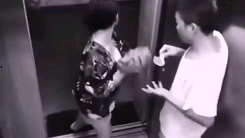 情侣吵架吃瓜搞笑